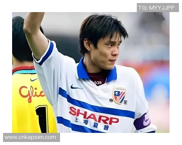 足球明星理发全过程大公开 揭秘球场外的时尚风采与个性造型